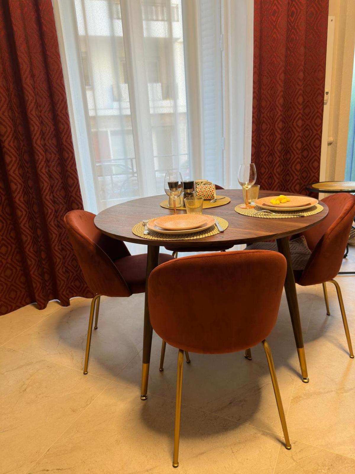 Extraordinaire Grand Studio Au Centre 6 Minutes A Pied De La Plage Et L'Hotel Negresco Nice Exterior photo